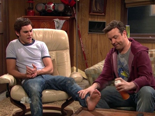 Jason Sudeikis Eats Zac Efron's Foot