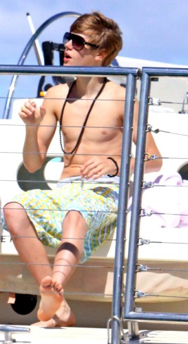 Justin Bieber yachting