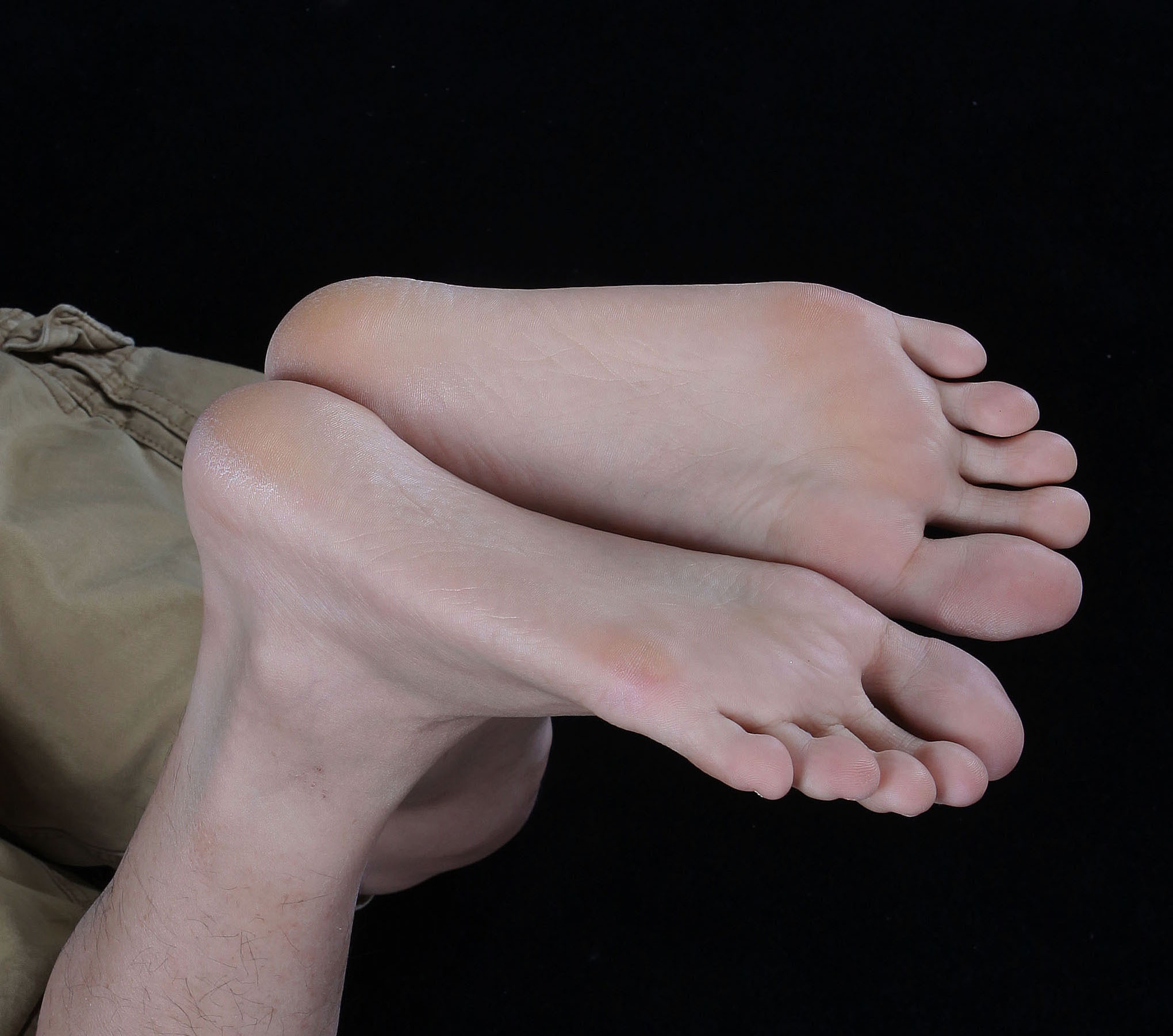 Tickling worship foot. Связанные стопы. Фут модели. Связанные ступни девушек. Связанные barefeet.